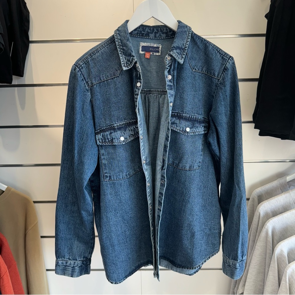 Anthropologie Pilcro Button Up Classic Soft Denim. Like New. Size M